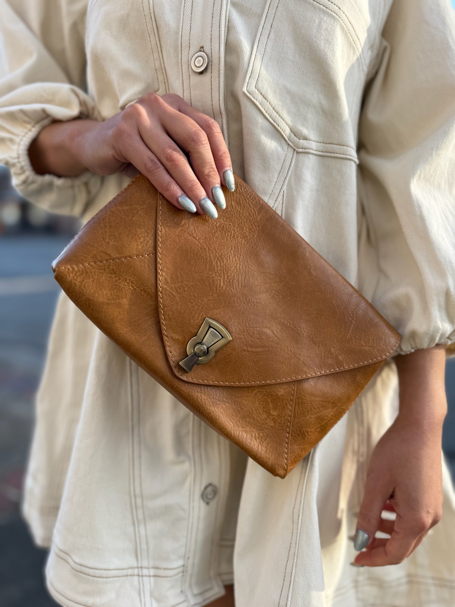 Claudia Keyhole Turnlock Envelope Crossbody - Chestnut